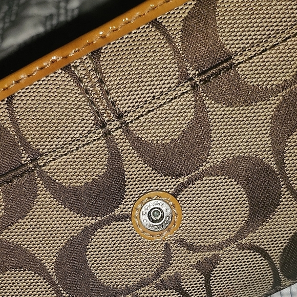 Coach Signature Canvas Wallet - Picture 11 of 12